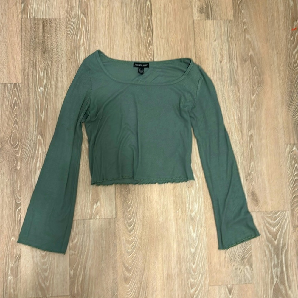 ribbed muted green semi-cropped top 🍃